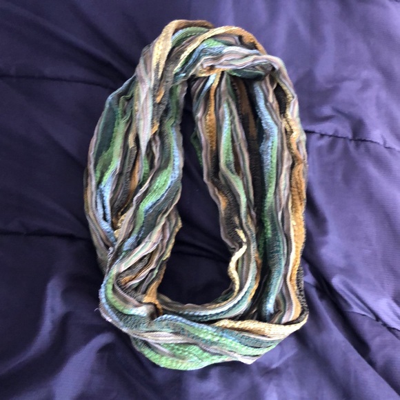Nice scarf worn once - Picture 2 of 2